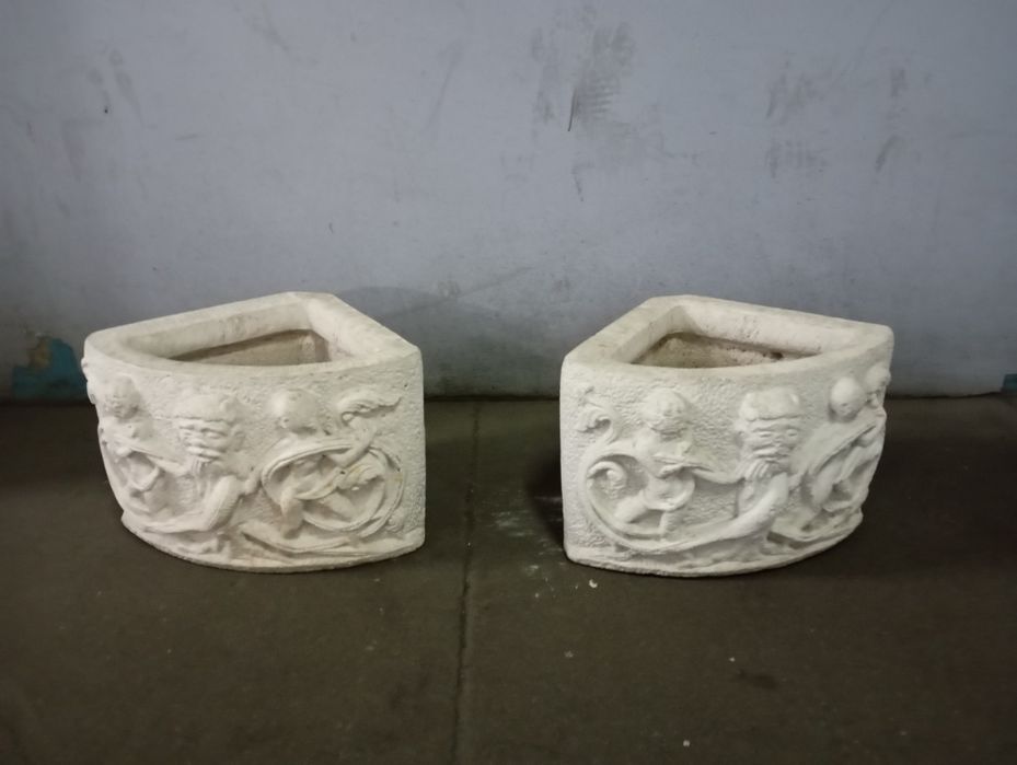 Floreiras de entrada do teatro Sá da bandeira