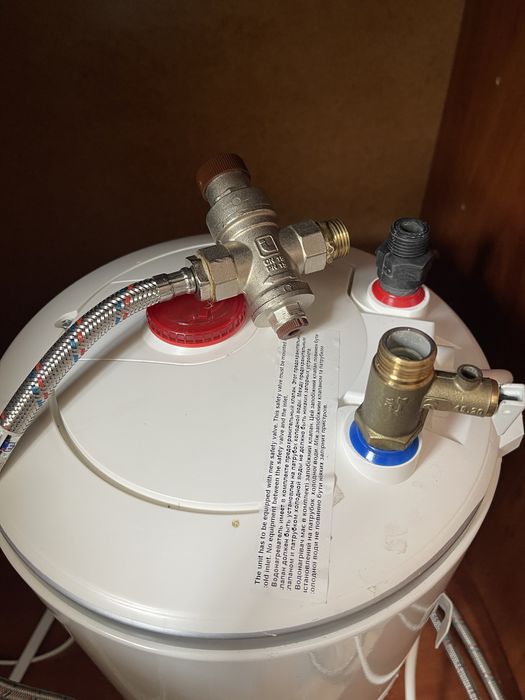 Бойлер Atlantic 15 л (під мийку) — Стан нового + клапан+шланг