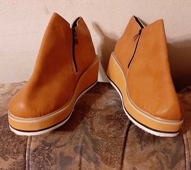 Buty na koturnie, 24cm