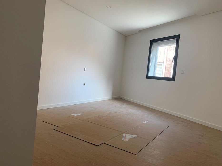 T1+1 NOVO com grandes áreas e garagem | Oportunidade em Esgueira!