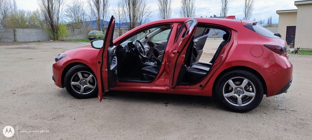 Mazda 3 2014 года 2.0 очень хорошее состояние.
