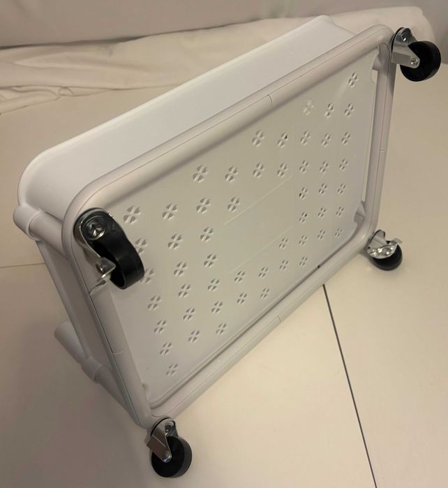 Regał łazienkowy biały.