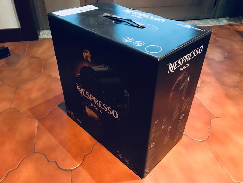 NOVA maquina cafe nespresso inissia preta