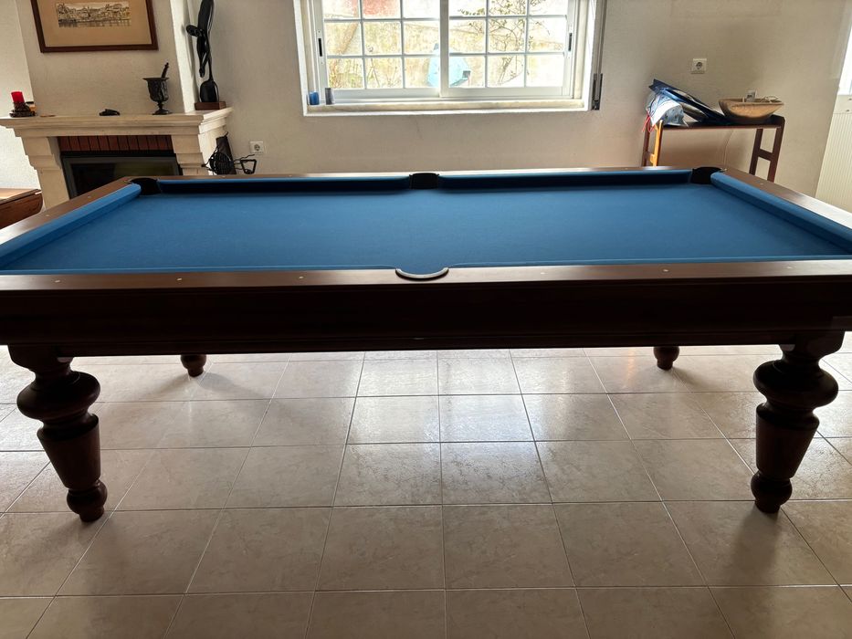 Mesa tripla: Snooker + Bilhar + Mesa de jantar.