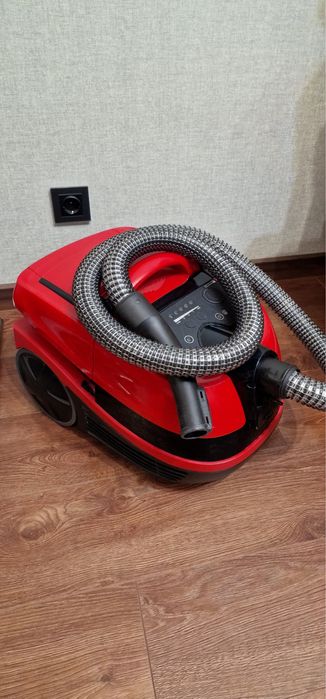 Пилосос миючий з аквафільтром Bosch BWD421PET