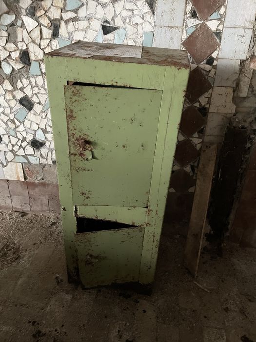 Сейф металлический