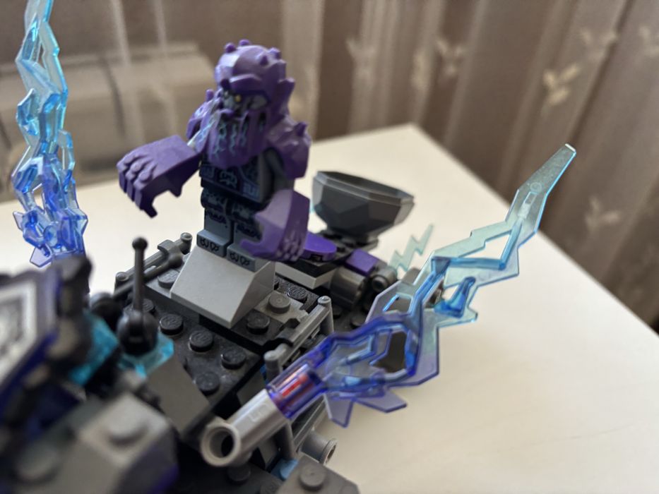 Lego Nexo Knights 70350 і 70312