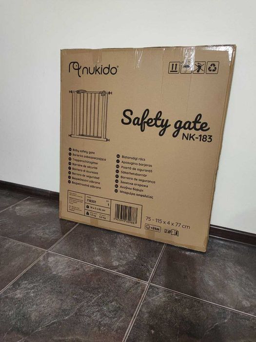 Захисні ворота - барєр на сходи