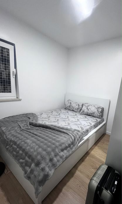 Cama de casal com apenas 6 meses de uso
