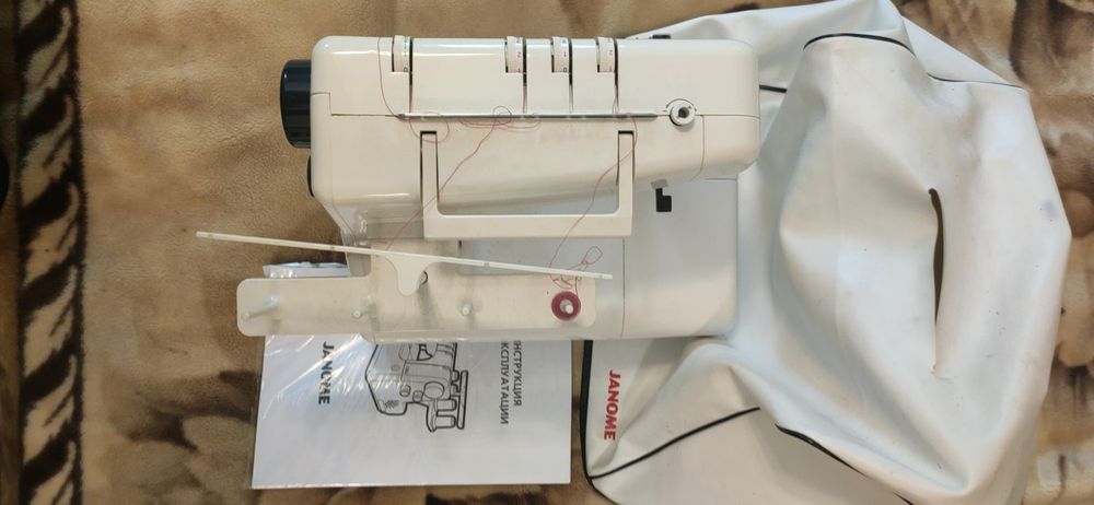 Распошивальная швейная машинка Janome CoverPro 2