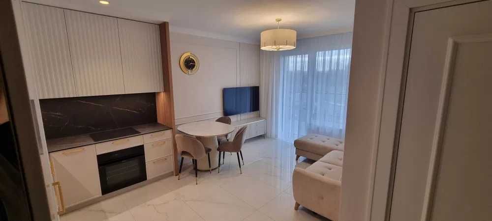 ЦЕНТР ЯРОВИЦЯ ЛЮКС 1к, 2к Квартири ПОДОБОВО Погодинно