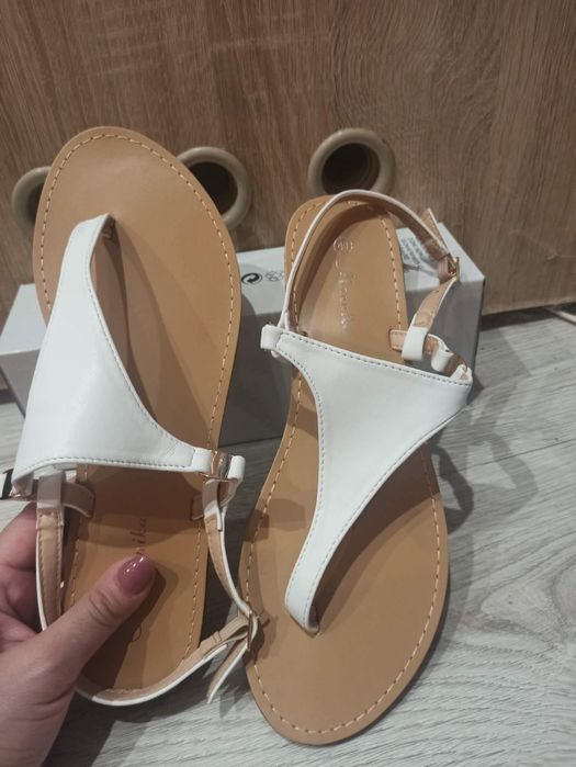 Białe sandały,japonki,lekkie,wygodne, wyprofilowane roz.41 Styl i szyk