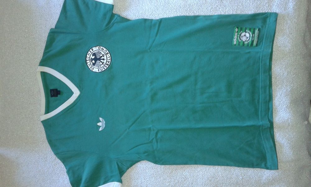 Camisola algodão, edição limitada/especial, marca adidas vintage, Alemanha/ex.RFA, alusiva ao goleador dos anos 70 Gerd Muller. Peça única, como nova.