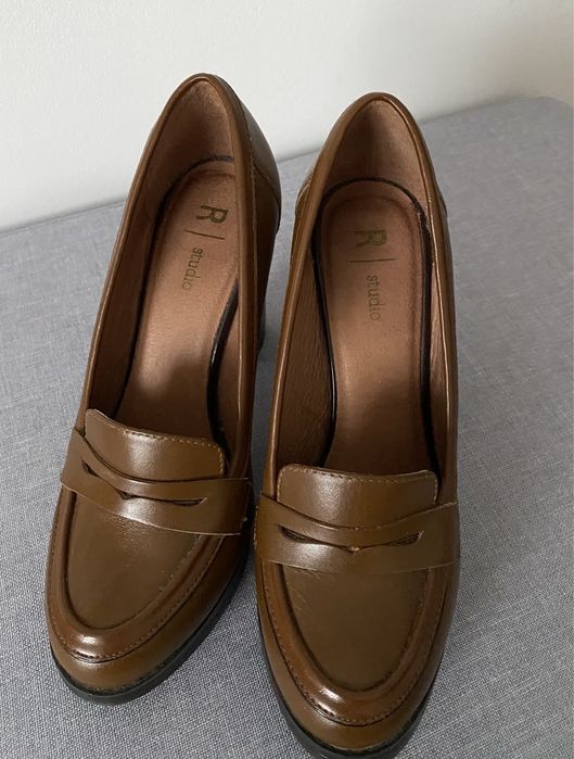 Sapatos de salto alto