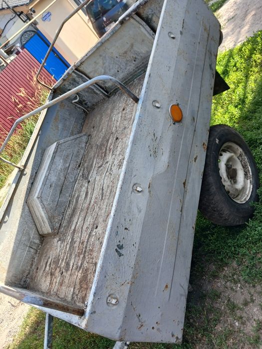 Продам три причепи до легкового автомобіля а гарному стані,один алюмінівий .торг