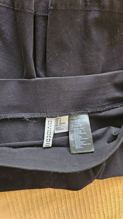 Czarna rozkloszowana spódniczka basic HM M pas 40cm