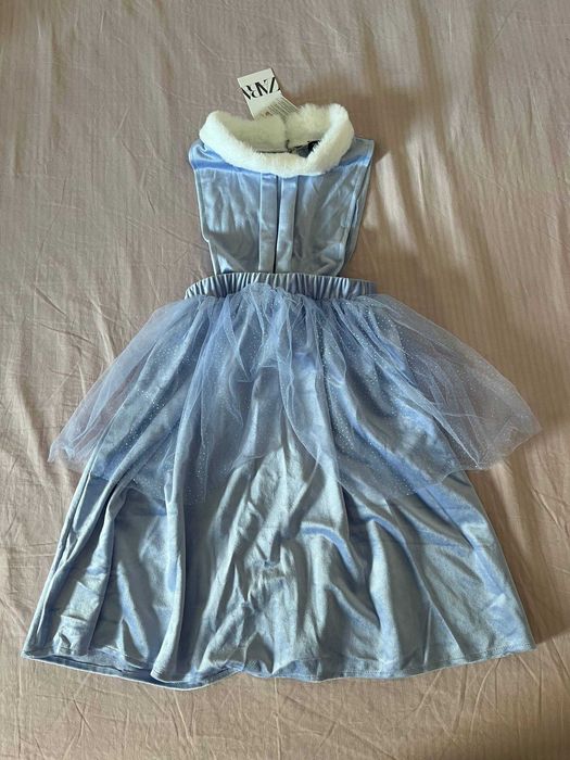 Vestido Rainha das Neves Zara azul com tule e gola de pelo, 5-7 anos,