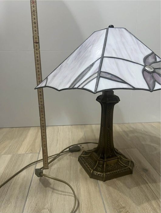 lampa stołowa witrażowa w stylu Tiffany