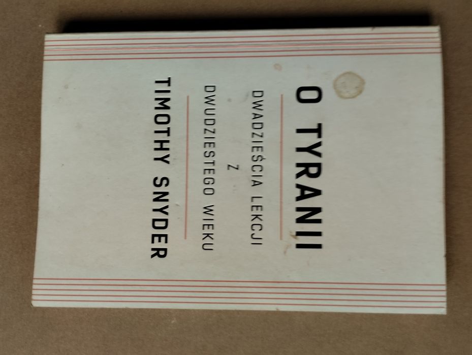 Timothy Snyder. O tyranii.