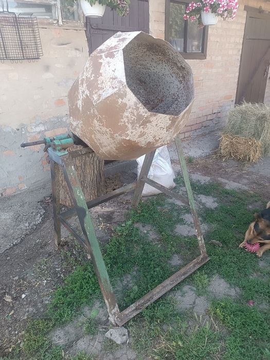 Ручна бетономішалка