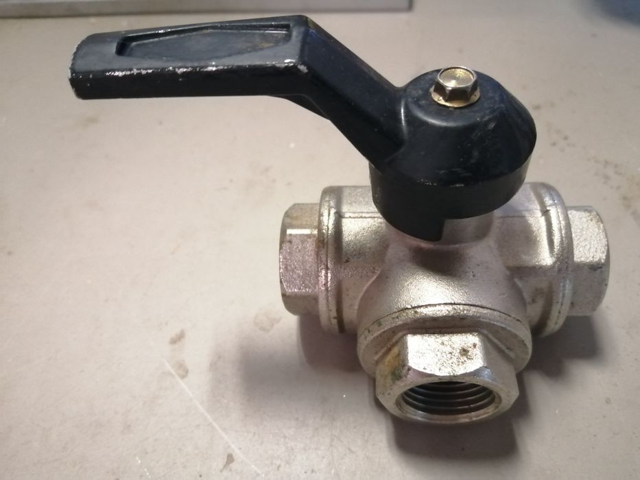 Zawór kulowy trojdrozny 3/4