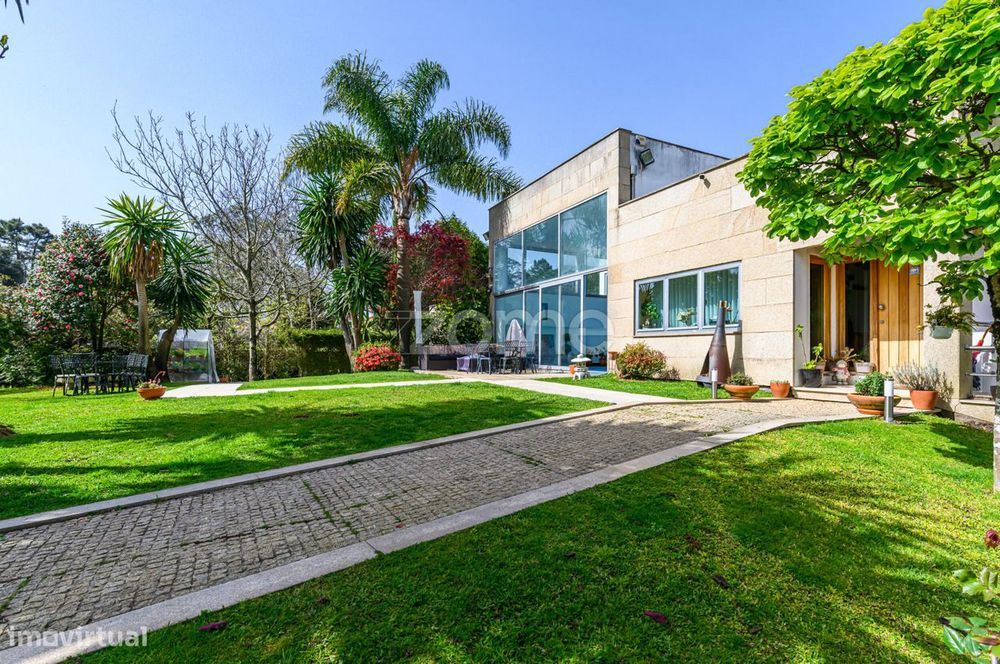 6-Bedroom Villa (4 Suites) with Heated Pool, Garden and Garage