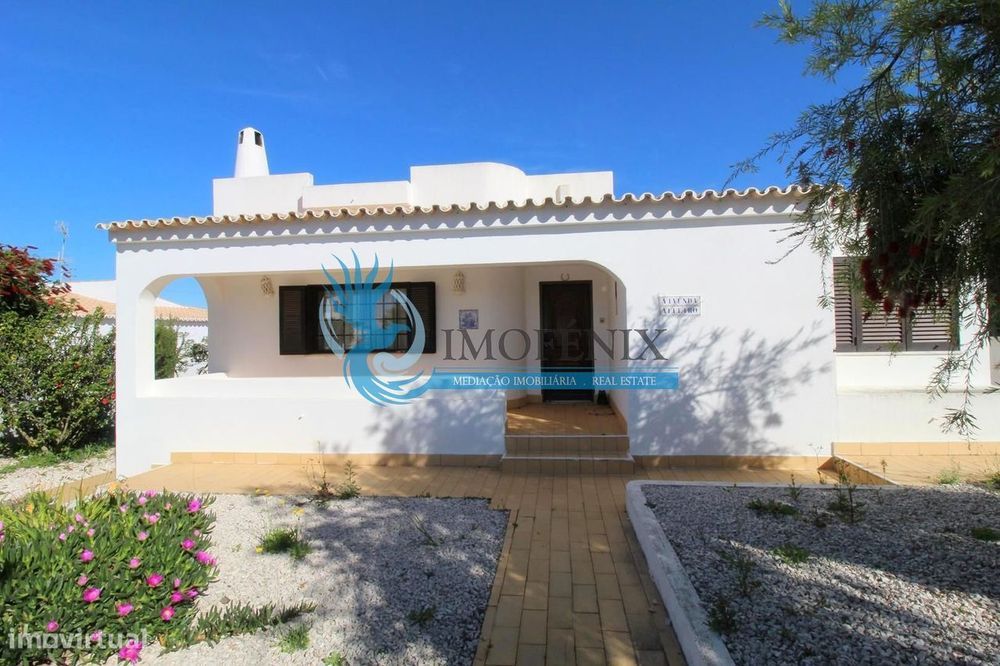 Moradia T2 Térrea com Projeto de Ampliação, Piscina e Excelente Locali