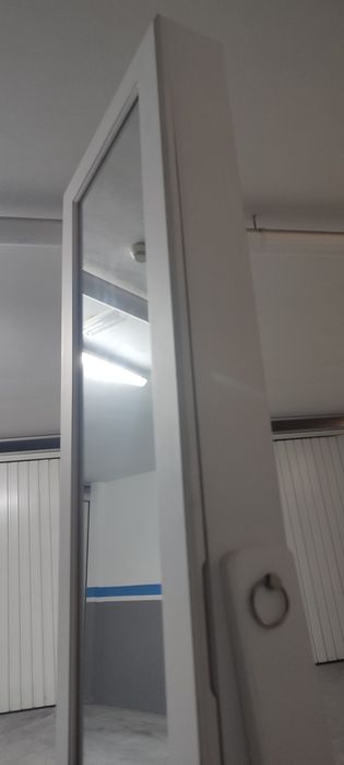 Guarda joias com espelho
