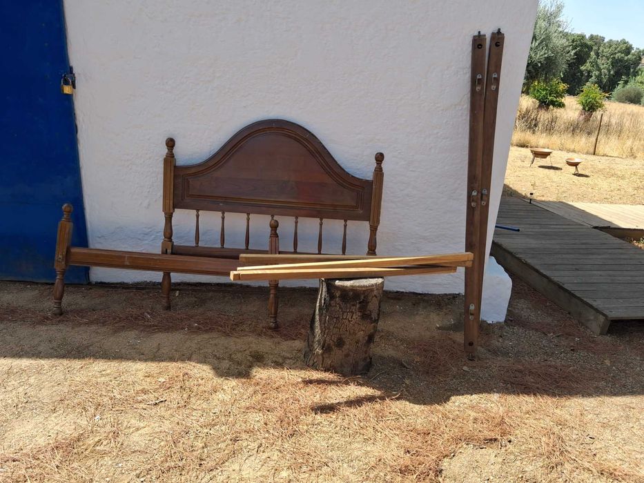 Cama de casal usada mas em.muito bom estado