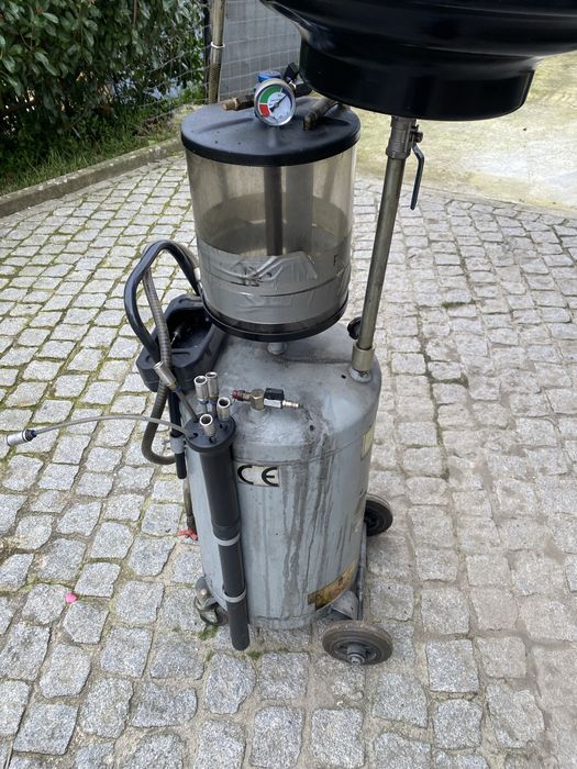 Aspirador e aparadeira  oleo oficina