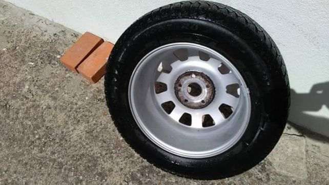 Jantes e pneus para audi quase novos