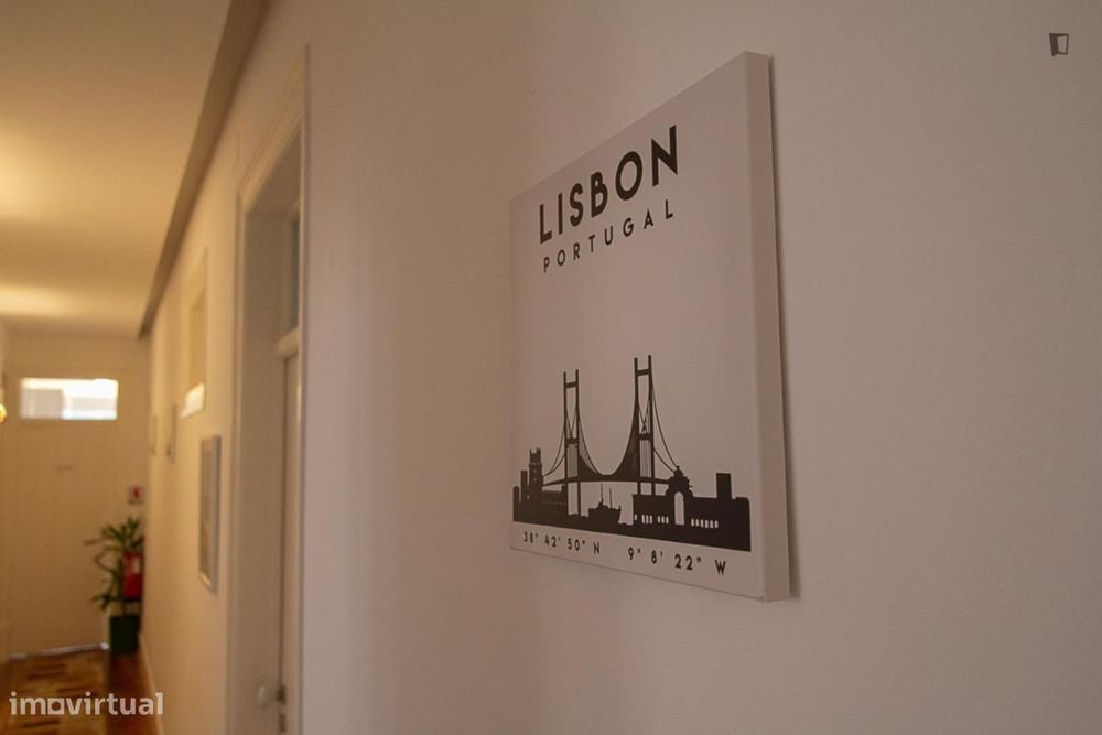 Quarto - localizado em Amoreiras Lisbon