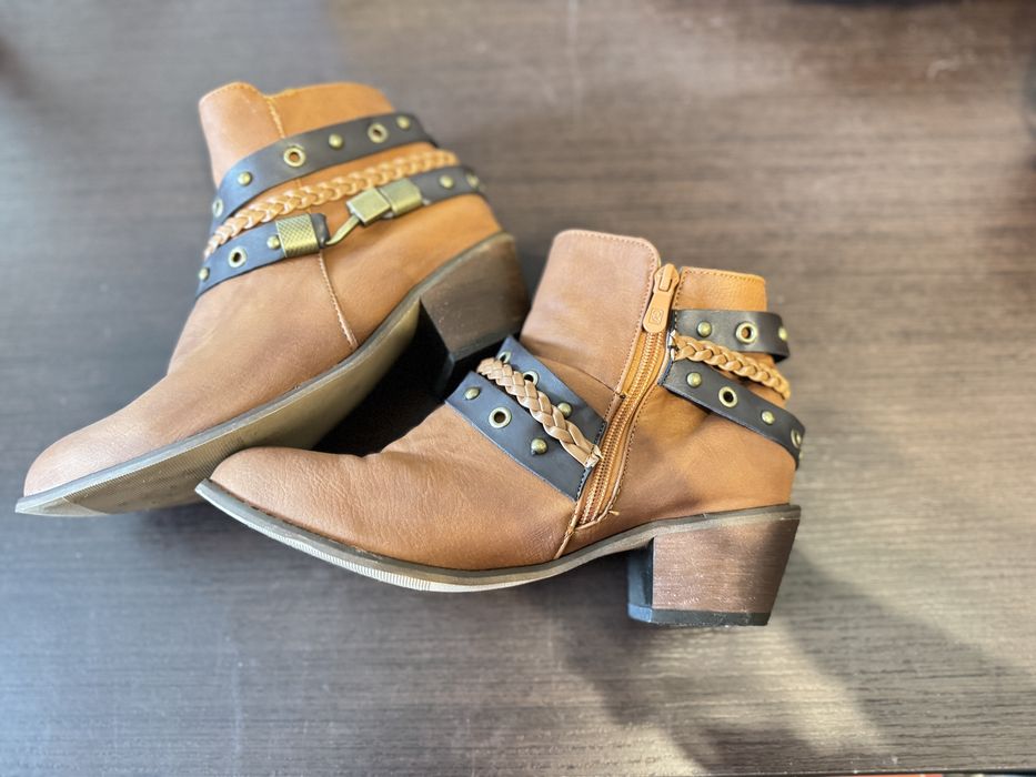 Botas castanhas salto alto 4 cm número 39