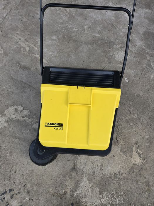 Підмітальна машина Karcher KМ 550