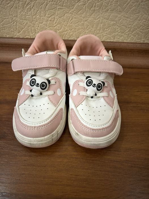 Кросівки на дівчинку