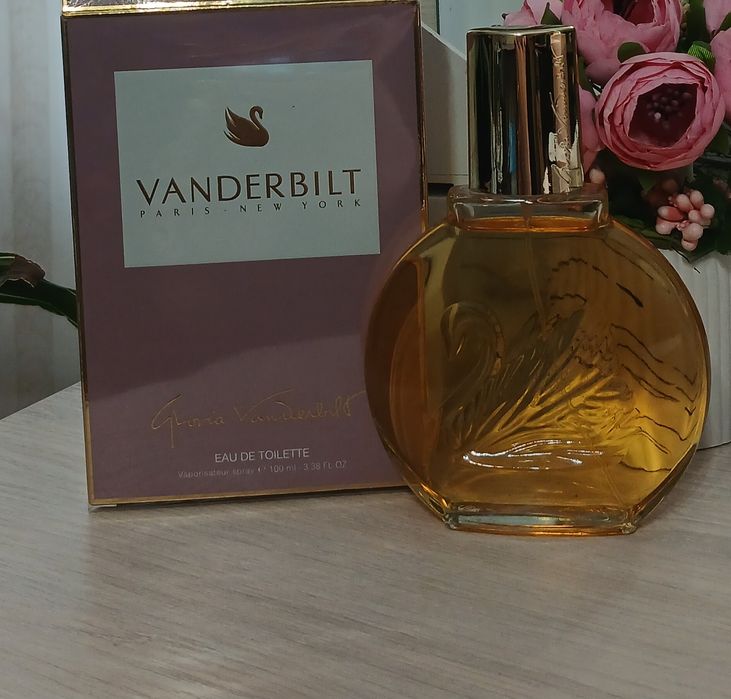 Туалетна вода Gloria Vanderbilt!