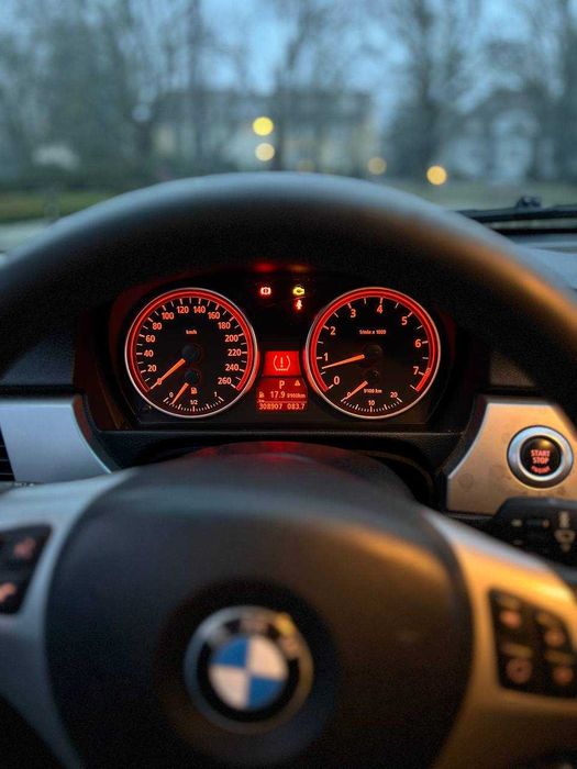 Samochód BMW E90 325i