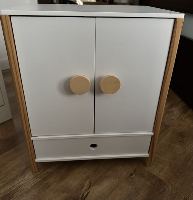 Drewniana szafa dla lalek - small foot