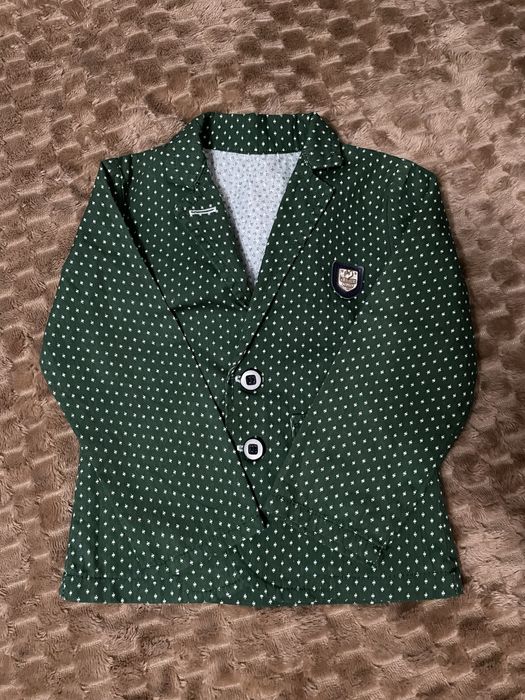 Стильний піджак для хлопчика.