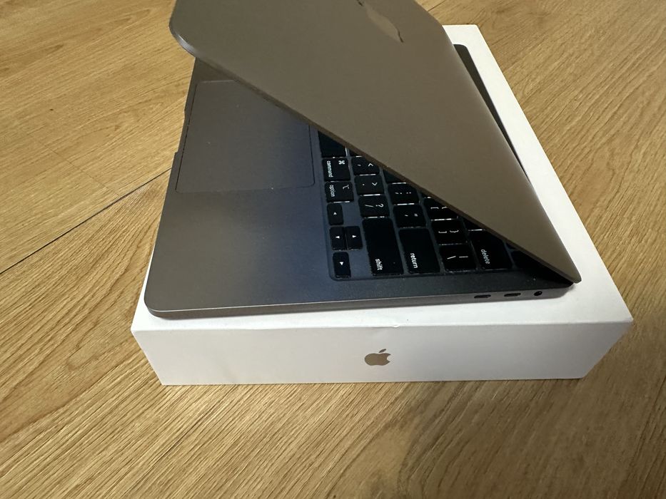 MacBook Pro 13 2020 I7 2.3 / 16gb / 512ssd 358 циклів