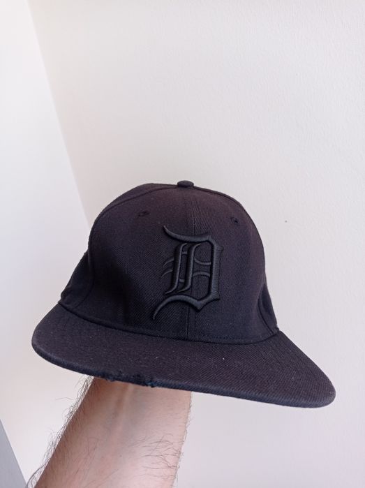 Кепка FOX відомий дорогий бренд.