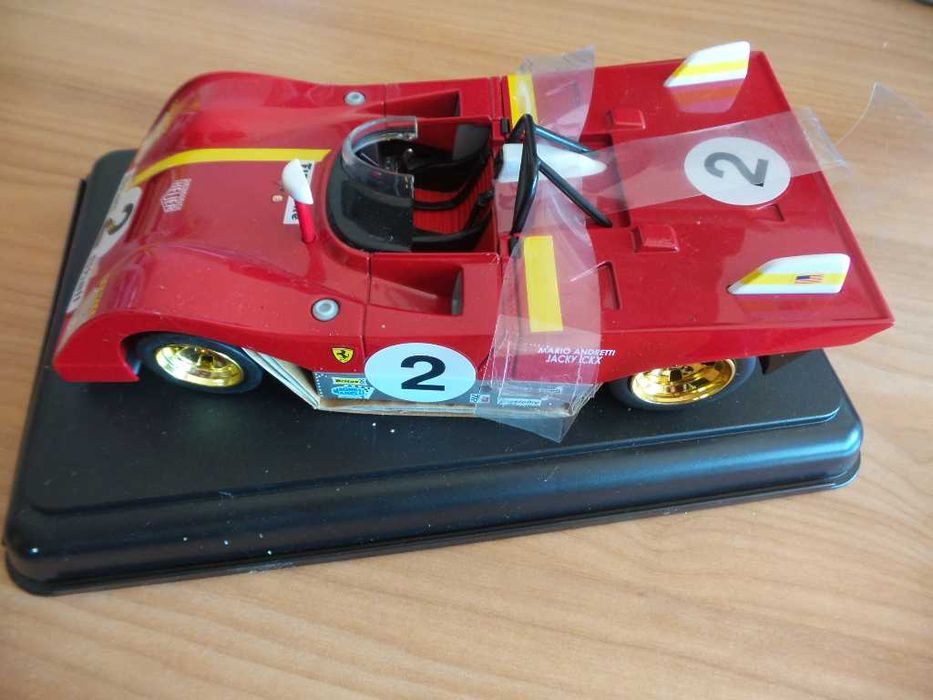 Carros de coleção em miniatura