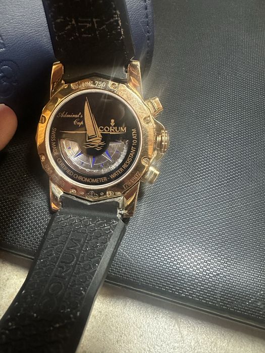 Золотые часы CORUM