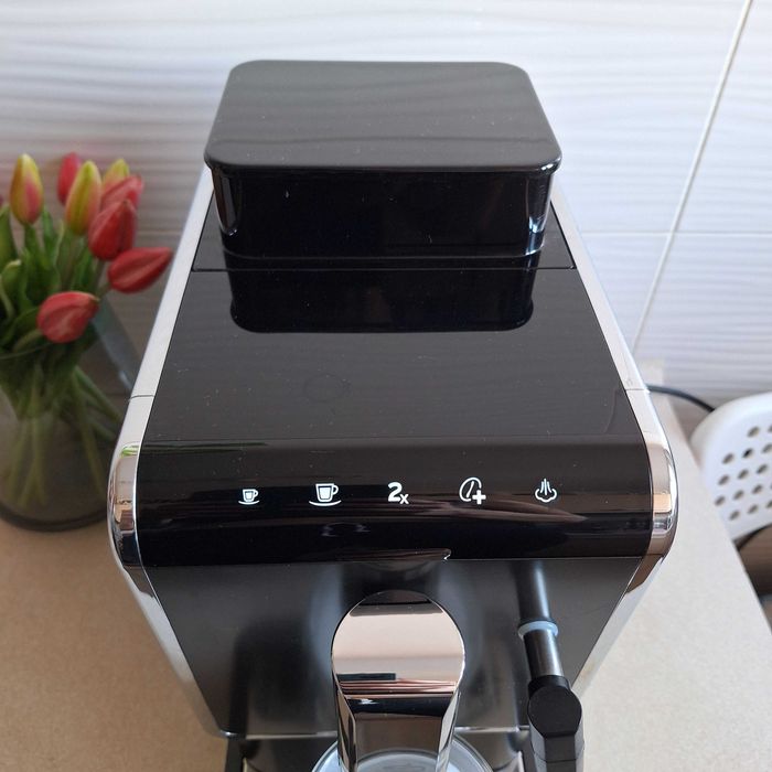 Tchibo ekspres do kawy z młynkiem oraz z dyszą spieniającą mleko