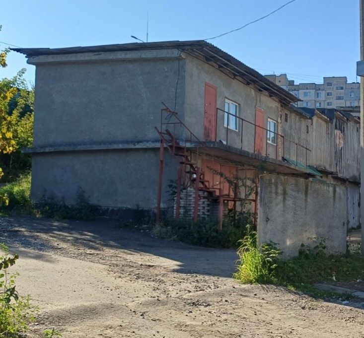 Продаж двох спарених двоповерхових  гаражів. Львівське шосе 14.