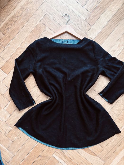 Wełniany sweter COS dłuższy klasyczny czarny