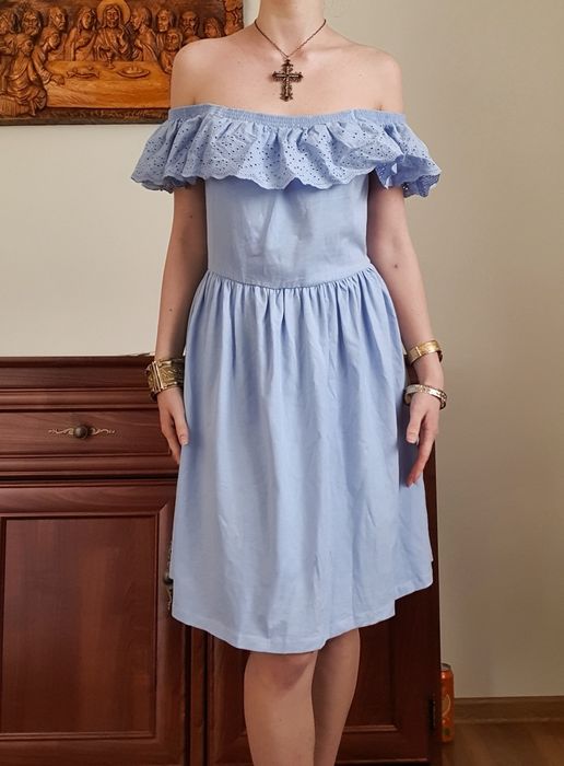 Niebieska sukienka hiszpanka