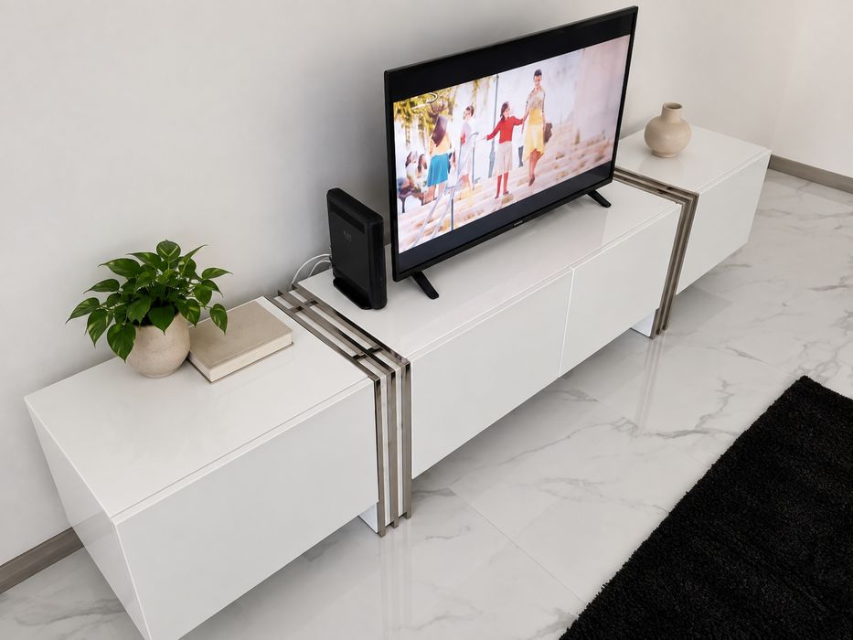 Móvel Tv 4Portas Branco Alto Brilho e Inox Polido