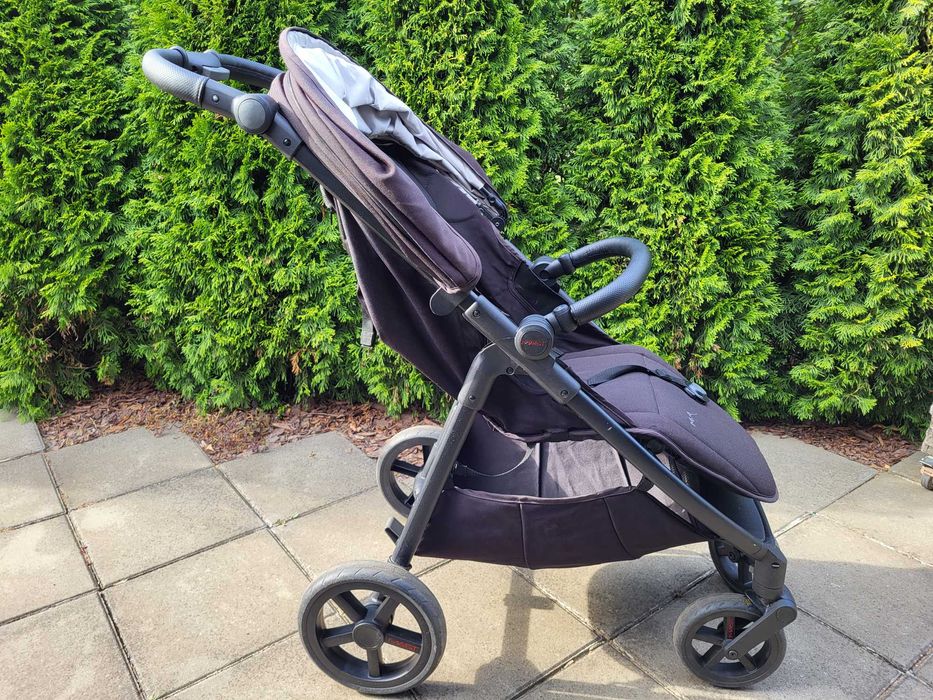 Lekki wózek spacerowy MAST Swiss design M4 Onyx ciemny