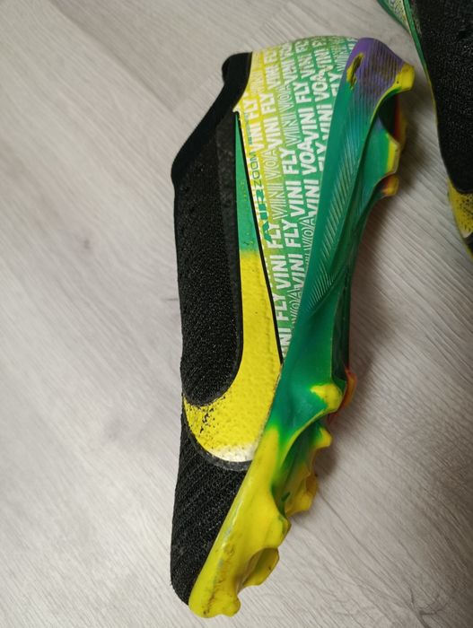 Буци оригінальні Nike розмір 44